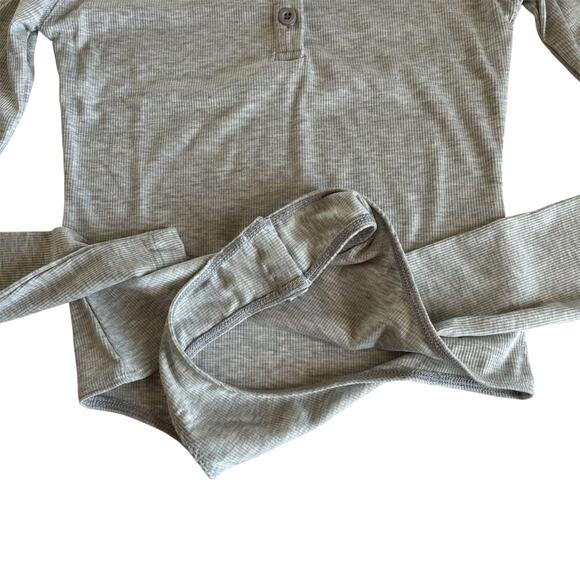 WeWoreWhat Crew Neck Henley Ribbed Bodysuit Heather Gray Long Sleeve Size XS NWT - Picture 6 of 7